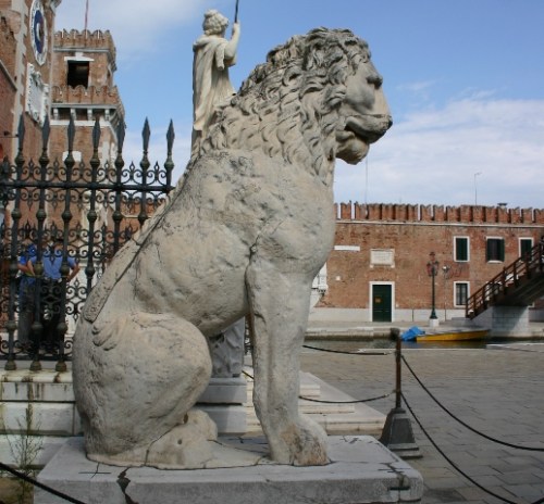 5999_-_Venezia_-_Arsenale_-_Leone_greco_(dal_Pireo)_-_Foto_Giovanni_DallOrto,_3-Aug-2007